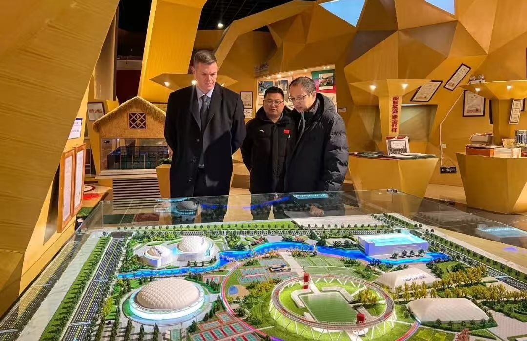 国际柔道联合会副主席卡洛斯·艾力克莅临江南体育参观交流